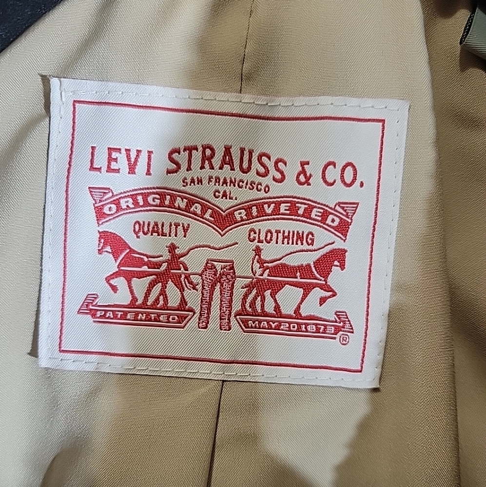 Levi's Women's Soft Sherpa Oversized Zip-Up Teddy… - image 4